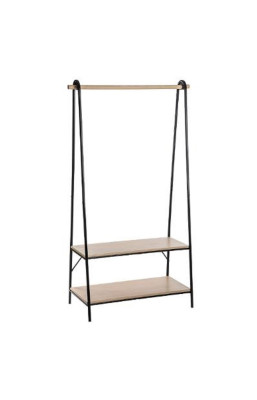 Portant vêtements et...