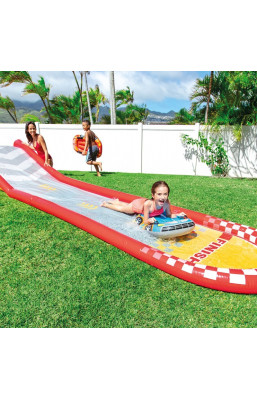 Aire de jeux gonflable...