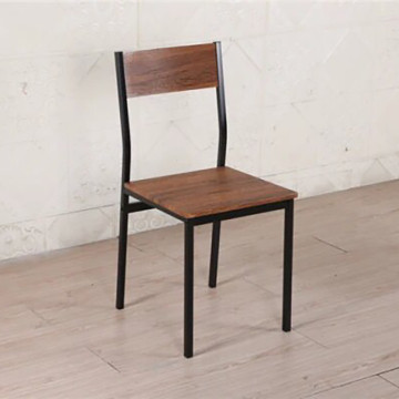 Ensemble table + 4 chaises métal et effet bois - Le Dépôt Bailleul