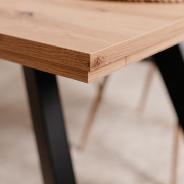 Table à manger 160 cm pieds métal inclinés Konstanz - Le Dépôt Bailleul