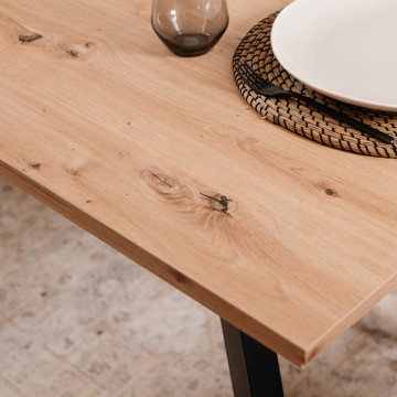 Table à manger 160 cm pieds métal inclinés Konstanz - Le Dépôt Bailleul