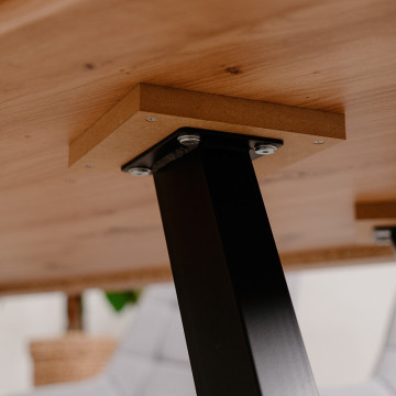 Table à manger 160 cm pieds métal inclinés Konstanz - Le Dépôt Bailleul