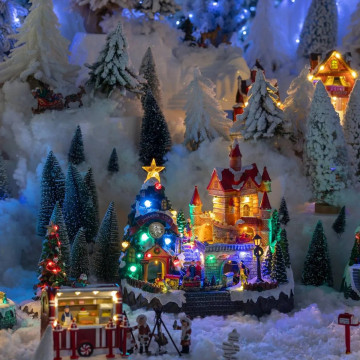 Château Père-Noël avec sapin lumineux + train animé - Le Dépôt Bailleul