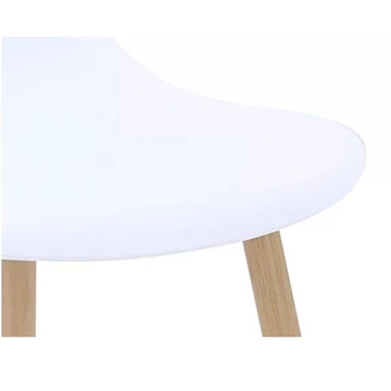 Chaise PP blanc pieds métal effet bois - Le Dépôt Bailleul