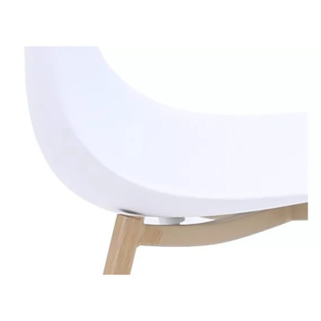 Chaise PP blanc pieds métal effet bois - Le Dépôt Bailleul