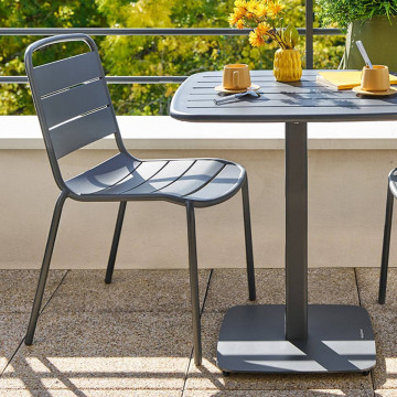 Chaise extérieure métal empilable Alegoria graphite Hespéride - Le Dépôt Bailleul