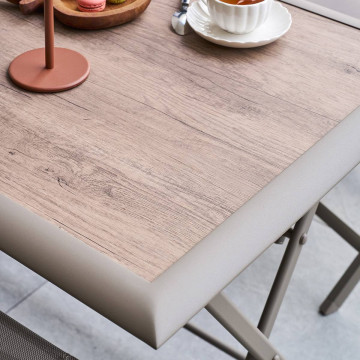 Table extérieure pliante 4 places Azua verre effet bois truffe café Hespéride - Le Dépôt Bailleul