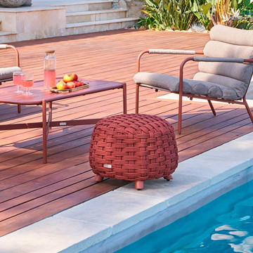 Pouf extérieur maille tressée Obbae acajou Hespéride - Le Dépôt Bailleul