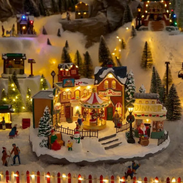 Village de Noël lumineux place avec manège 31 LED musical et animé - Le Dépôt Bailleul